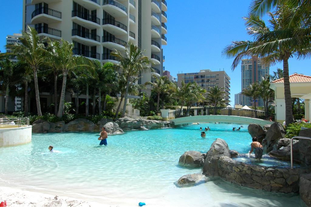 Chevron Renaissance - Hr Surfers Paradise